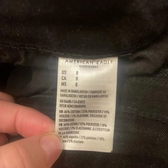 American Eagle size 8 black denim distressed jean shorts - Picture 6 of 6